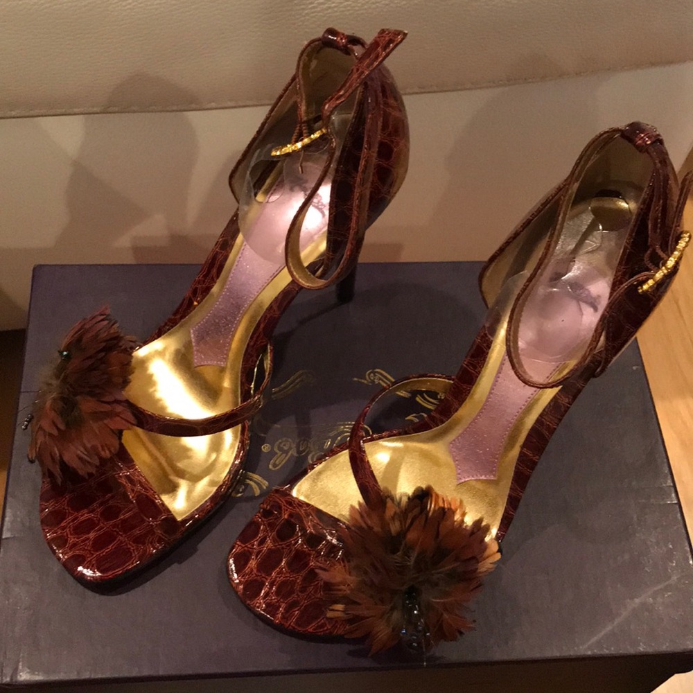 Hale Bob Verona patent sandal